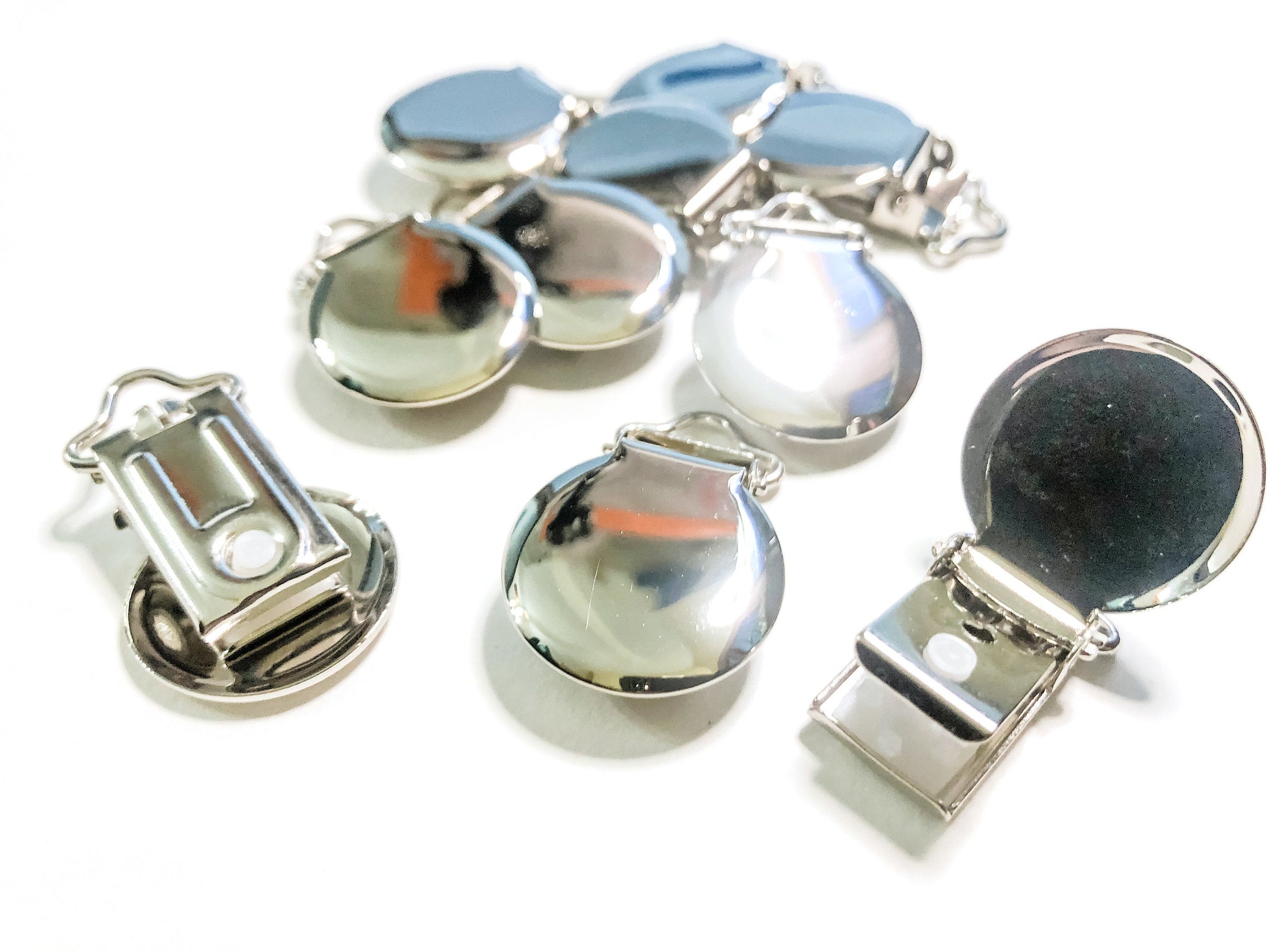 Mirror Finish Silver Metal Round Pacifier Clip with or without Engraving - Circle Pacifier Chain Clasp - Engravable Clips