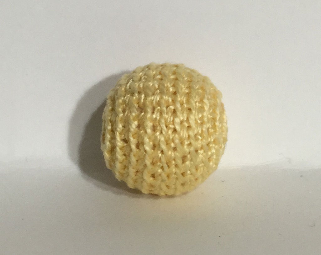 0.78" / 20 mm Crochet Wood Bead in Custard (7300)